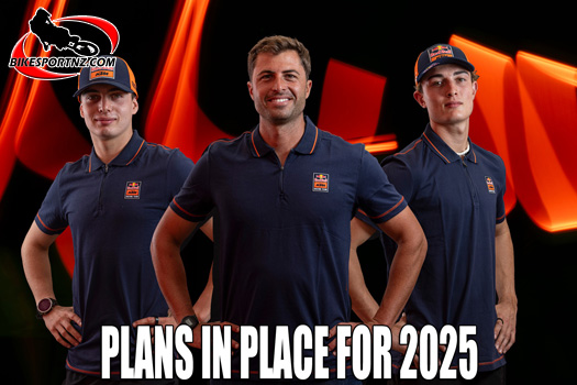 Belgian brothers Lucas and Sacha Conen, seen here with KTM factory team manager Davide De Carli (centre), will accept fresh challenges in 2025.